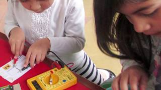 Electrónica para niños Un circuito simple [upl. by Atikaj]