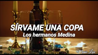 Los Hermanos Medina  Sírvame Una Copa l Letra [upl. by Meneau]