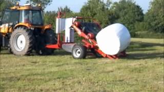 enrubanneuse LELY attis PT 160 avec Massey Ferguson 6455 [upl. by Chirlin]