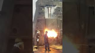 Giant steam forging hammer in Chicago  Огромный Кузнечный молот в Чикаго США [upl. by Nerraf83]